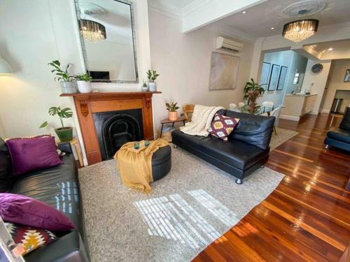 Redfern Maison | Immaculate 3 Bed City Home - Close to Everything!