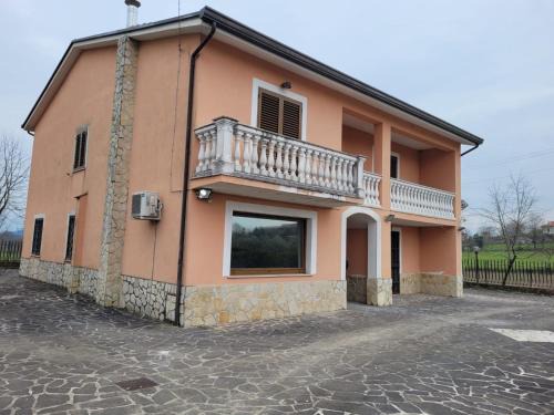 Cervaro Villa | Immaculate 4-Bed House in Cassino Villa Aurora