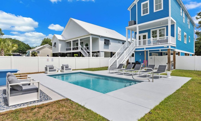 Garden City Maison | Immaculate 5BR Retreat- Pool and More! The Blue Palm