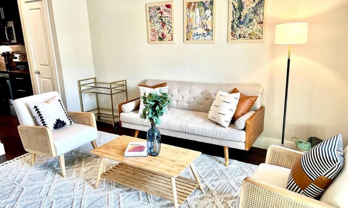 College Station Appartement | Immaculate Apartment w/King Bed &Resort Style Pool