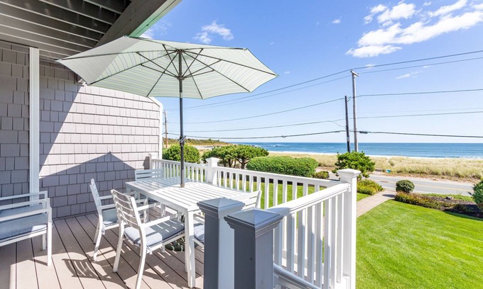 Eastward Look Maison | Immaculate Condo, Ocean Views, Steps to Beach
