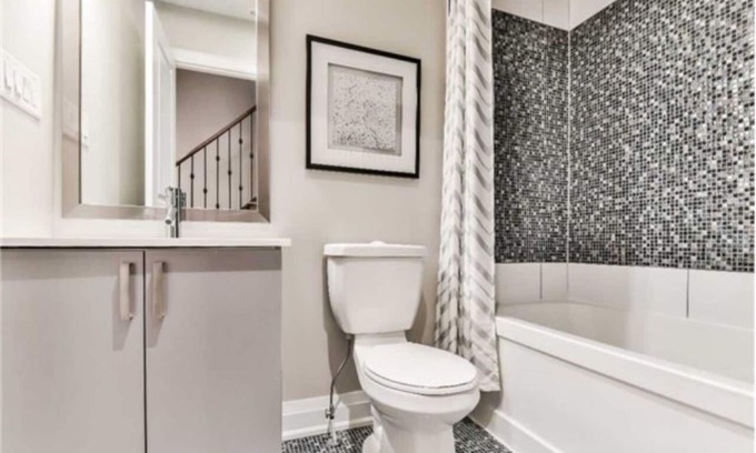 Lawrence Park Maison | Immaculate Executive Townhouse