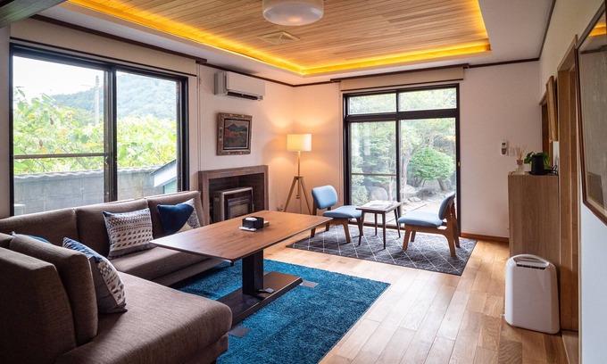 Towada Maison | Immaculate Private Family Cottage with Hot Spring