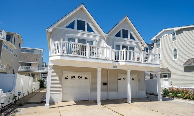 Dennisville Copropriété | Immaculately Kept Home in South End of Sea Isle