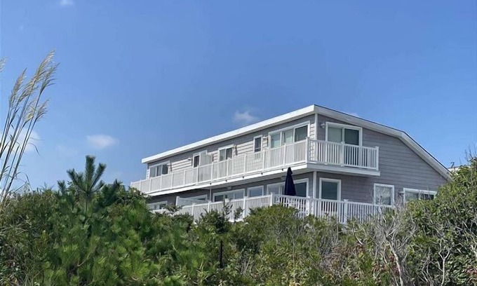 Dennisville Maison | Immaculately Renovated Beachfront Townhome with Incredible Views!
