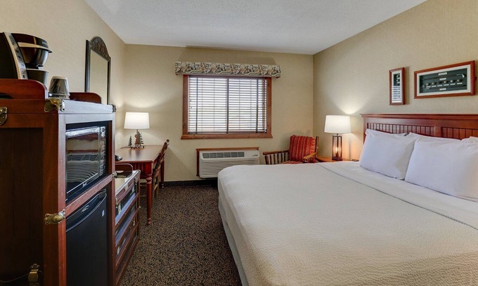 Galena Hôtel | Immerse in Galena's History - Cozy Inn with Free Breakfast | 2 Units