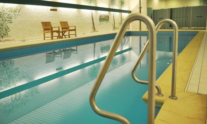 Beekbergen-Zuid Hôtel | Immerse in Nature's Beauty: Convenient Room with Indoor Pool, Near Burgers Zoo