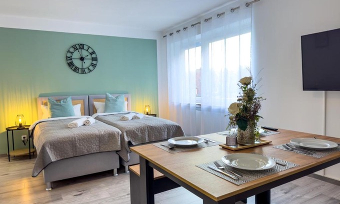 Bahnhofsvorstadt Appartement | ImmoStay #6 - Ferienhaus mit 2 Ferienwohnungen für 8 Personen - WiFi, TV