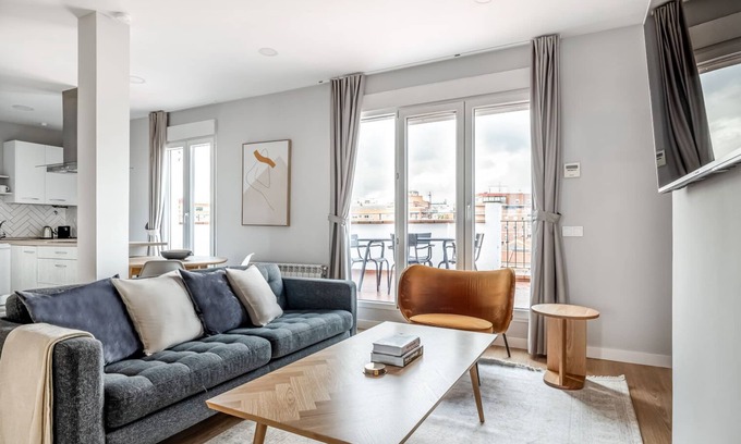 Guindalera Appartement | Immpecable Salamanca 3BR w/terrace, by Blueground
