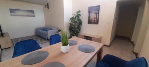 Ladysmith Appartement | Impala Suite -Entire Unit- 2 bedroom with 1 ensuite bathroom