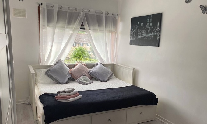 Kirkcaldy Maison | Impeccable 3- Bedroom House in Kirkcaldy