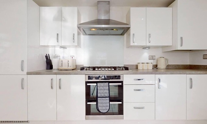 Stanford-le-Hope Maison | Impeccable 4-Bed House in Stanford-le-Hope