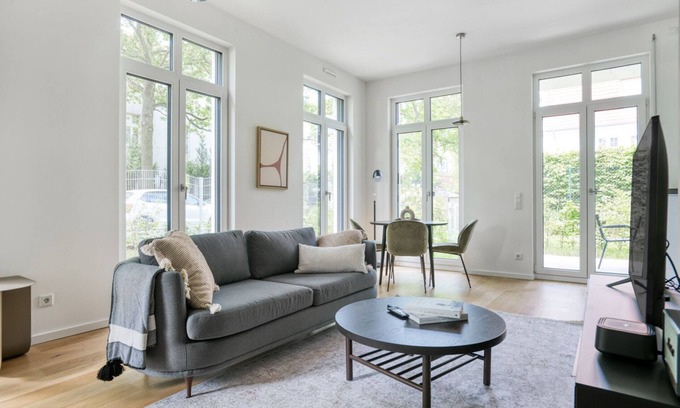 Charlottenburg Appartement | Impeccable Charlottenburg 2BR w/ beautiful Garden, by Blueground