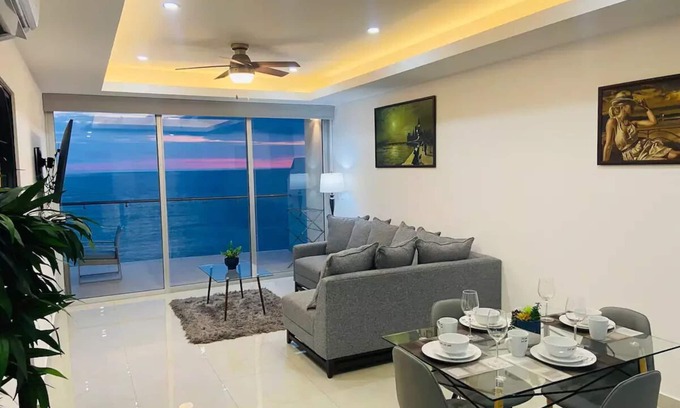 Ferrocarrilera Appartement | Impressive oceanview condo. Floor 15; pool, sauna & jacuzzi.