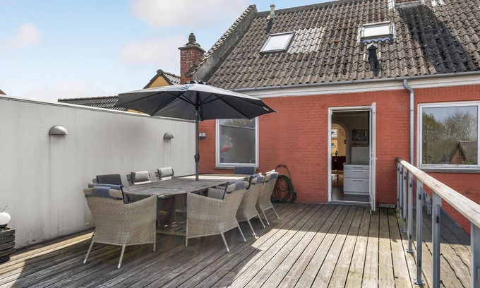 Karise Appartement | In a wonderful location for excursions welcomes you this spacious apartment with fantastic roof terr