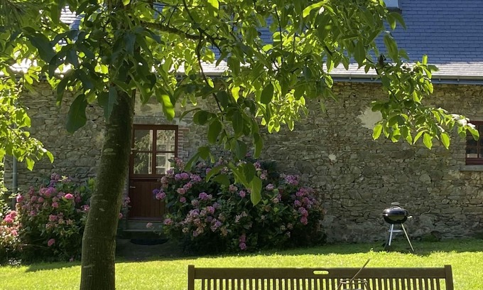 La Ferriere-de-Flee Maison | Dans l’Anjou, gîte dans le parc du château, avec jardin et piscine chauffée.