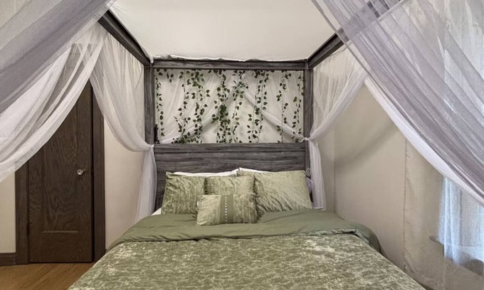 Berwyn Maison | in Berwyn - 3 bedrooms available