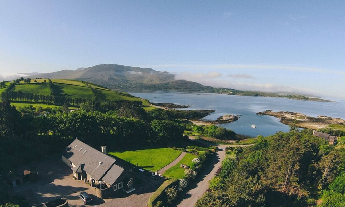 Lauragh Maison | IN?EAR SCÉINE., family friendly in Tuosist, County Kerry
