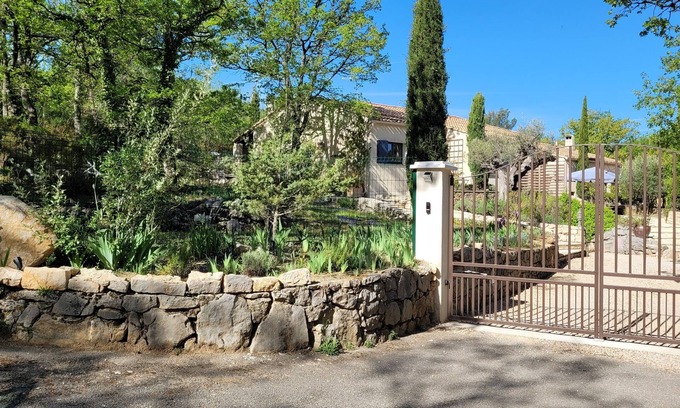 Mons Maison | EN PLEINE NATURE, BELLE MAISON PROVENÇALE AVEC PISCINE
