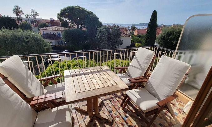 Beaulieu-sur-Mer Appartement | In private domain, apartment with sea view, peaceful for holiday or remote work.