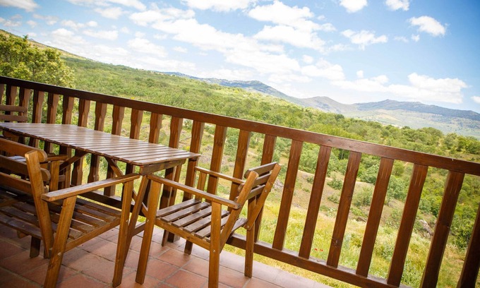Horcajuelo de la Sierra Chalet De Ski | Dans la maison le Corco, vous pouvez profiter d'une terrasse avec barbecue et cour avant
