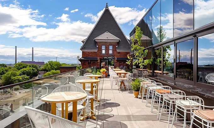 Riverside Hôtel | In the Heart of Downtown! Rooftop Bar, Coffeehouse, Minutes to The Opera House