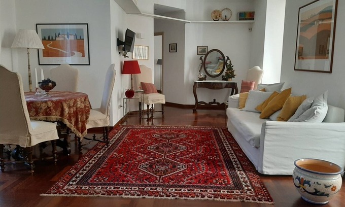 Chiaia Maison | Au coeur du centre historique de Naples, Pizzofalcone 41b Maison de vacances, 90 mètres carrés