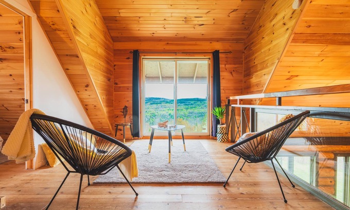Mandeville Chalet De Ski | Au cœur de la nature, vue sur les montagnes, idéal pour les familles et animaux!