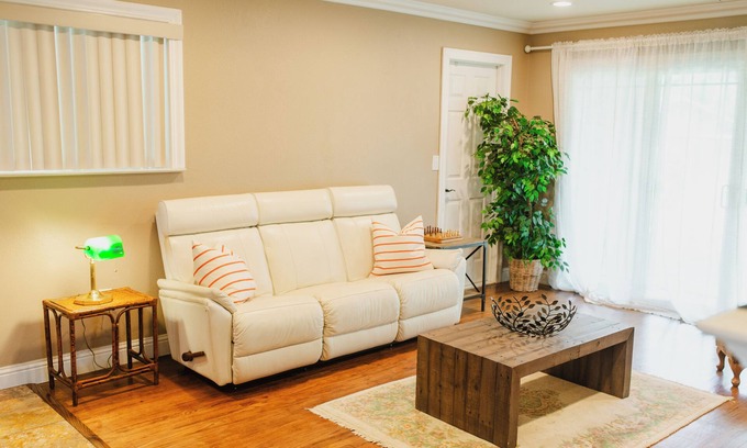 San Jose Maison | In the Heart of Santa Clara, Near Apple HQ & Santana Row: Modern 3-Bedroom Home