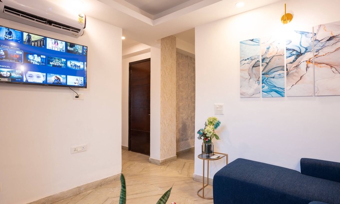 Kalkaji Appartement | In the heart of South Delhi | Fully Furnished Apartment with Park Facing Balcony