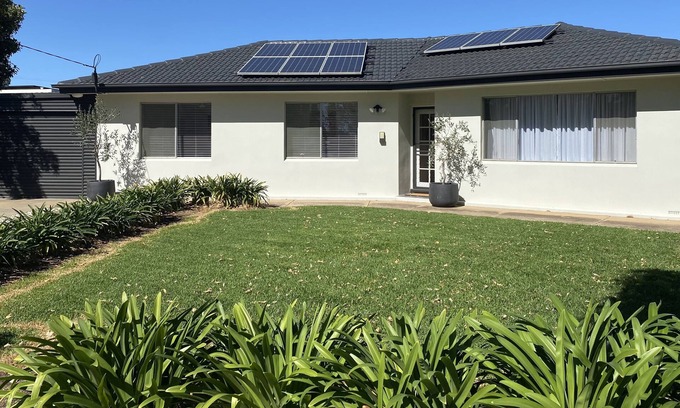 Tanunda Maison | In the Heart of The Barossa Valley. Spacious, immaculately presented, 5 bedrooms