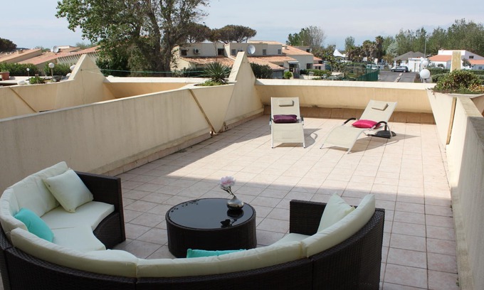 Naturist Village Appartement | Au coeur du VILLAGE NATURISTE ! Splendide 2 pièces avec très grande terrasse