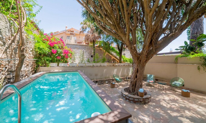 Taormina Villa | In the heart of the town