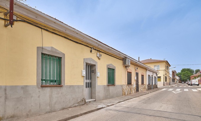 San Martin de la Vega Maison | In the outskirts of Madrid, this pleasant vacation home welcomes you in San Martin.