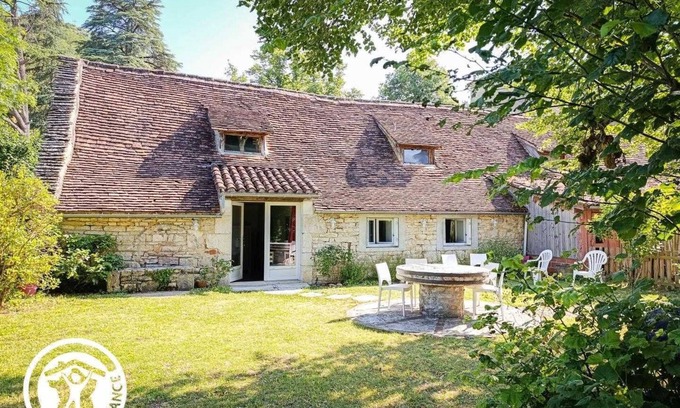 Tour-de-Faure Maison | In the shade of the lime tree
