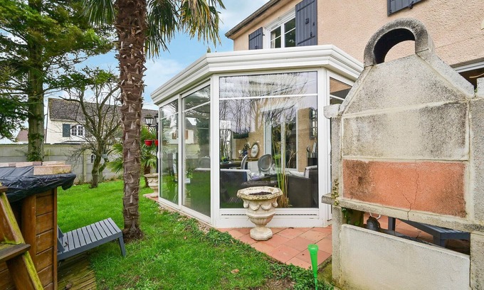 Villenoy Maison | In this well-located vacation home you will spend a wonderful family vacation in a good location.