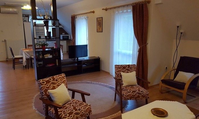 Heviz Copropriété | In Ungarn, Bad Hévíz, Fam. Ferienwohnung mit Garten, Außenpool, Sauna, Whirlpool
