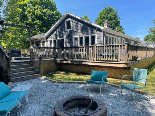 Union Pier Maison | In Union Pier! By Beach with 5 bedrooms, jacuzzi, yard