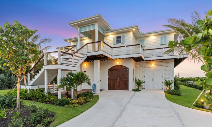 Hope Town Maison | "Incommunicado" New Build! Solar/Gen, 35 Boat Slip, Pool, Gym. Hope Town Bahamas