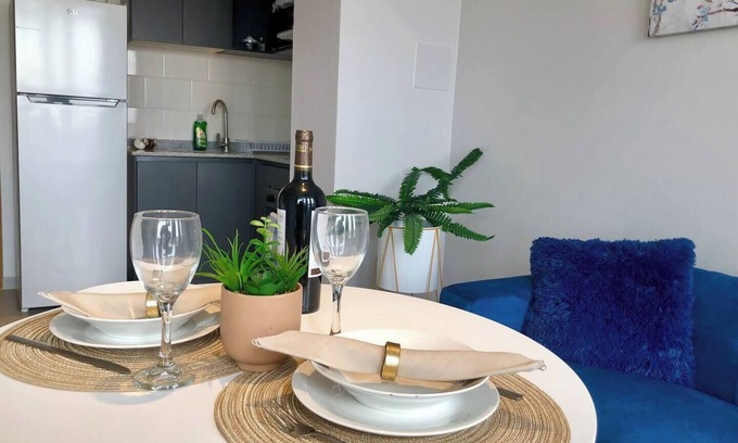 Quinta Normal Appartement | Incredible Apartment in Santiago with Swimming Pool! Ideal for Couples - Yungay 2