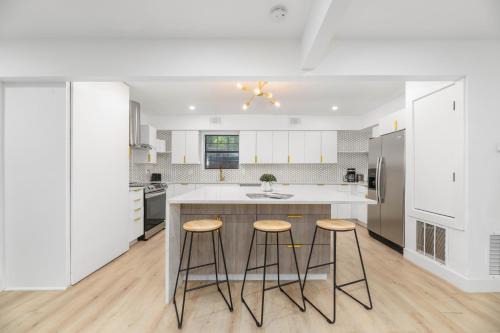 Dallas Maison | Incredible Modern 4 Bedroom