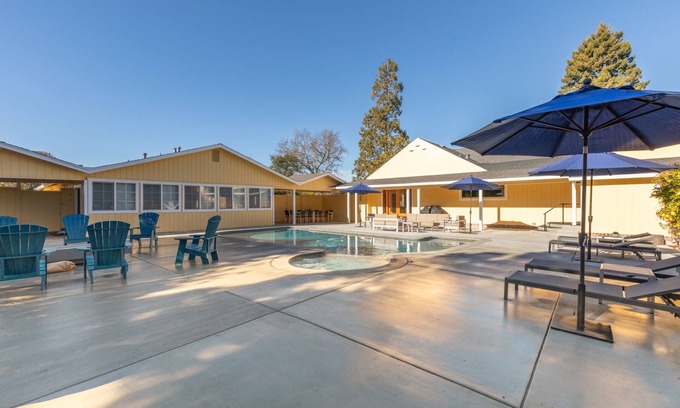 Graton Maison | Incredible Sebastopol Estate Surrounded by Vineyards