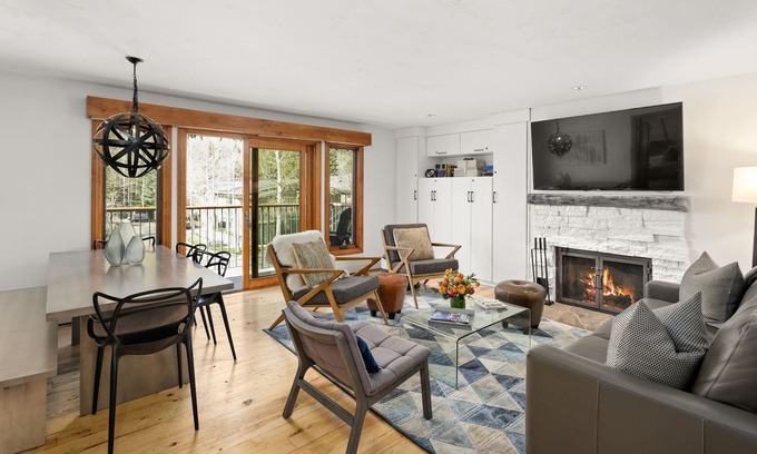 Aspen Copropriété | Des vues incroyables dans un condo ouvert de 2 chambres à Aspen Core! Marchez jusqu'à la télécabine.