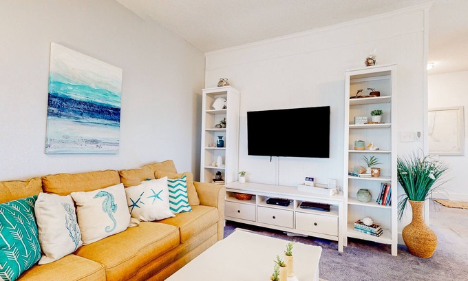 Avon Copropriété | Incredible waterfront condo with amazing ocean views, pool, deck, & beach access