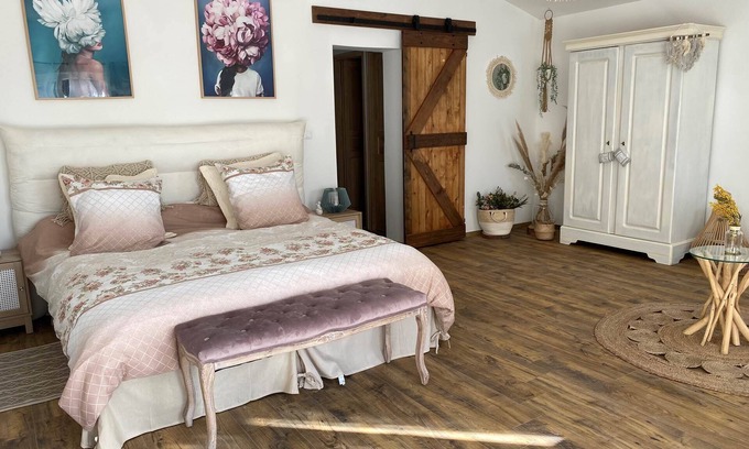 Meounes-les-Montrieux Appartement | INDEPENDENT STUDIO LA COUCOURELLE 38m2 close to hiking trails
