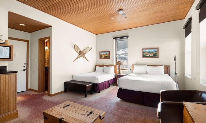 Aspen Hôtel | Independence Square Unit 313 | Downtown Hotel Room in Aspen with Rooftop Hot Tub