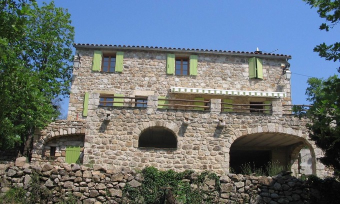 Payzac Maison | Gîte indépendante classée 4*, avec piscine privative, au calme sud Ardèche.