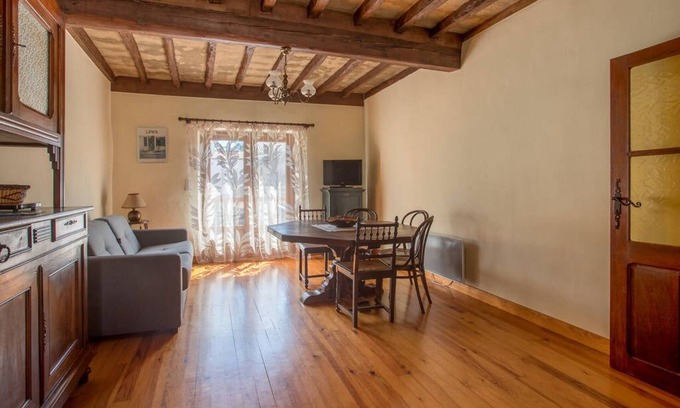 Mirepoix Maison | Appartement indépendant pour 4 a 5 personnes, en centre ville et tres calme.
