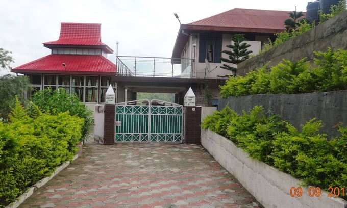Shimla Maison | Étage indépendant près de l'aéroport de Shimla avec vue naturelle