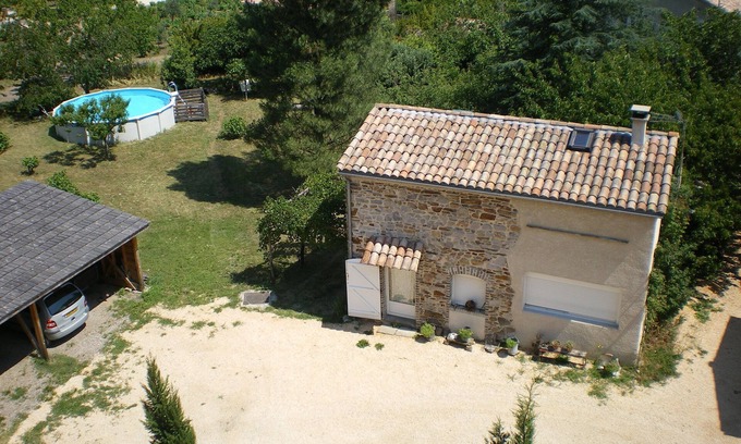 Le Martinet Cottage | Gîte indépendant, piscine privative et grand jardin, calme, activités.